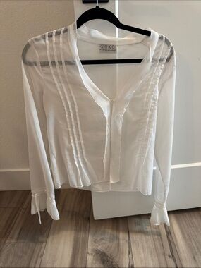 XOXO White Sheer Pintuck V-Neck Button-Front Blouse